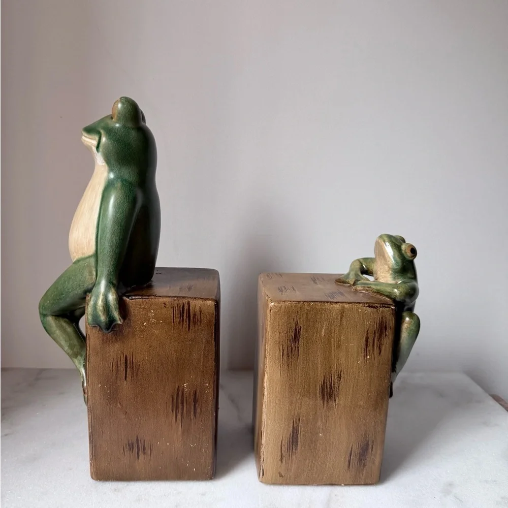 Charming Frog Bookends - Green and Brown